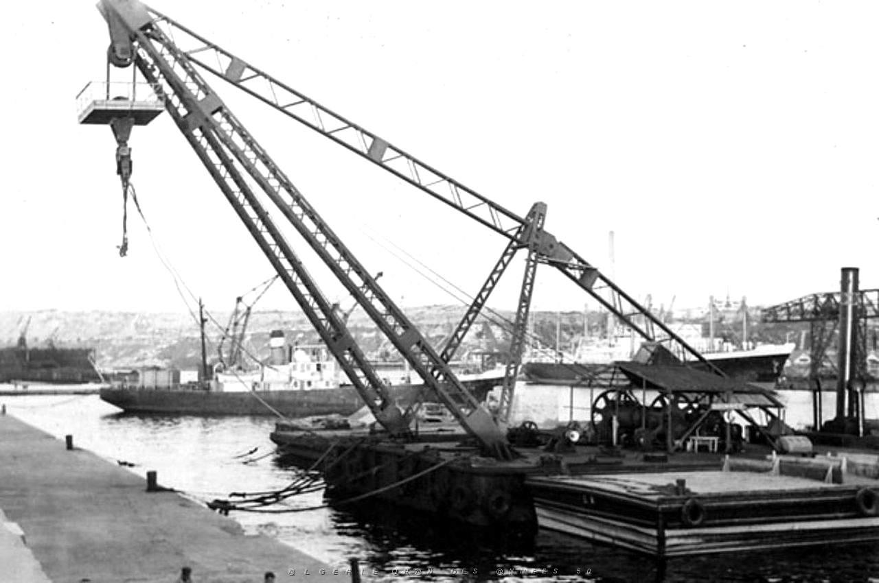Oran- 080- travail sur les quais.jpg